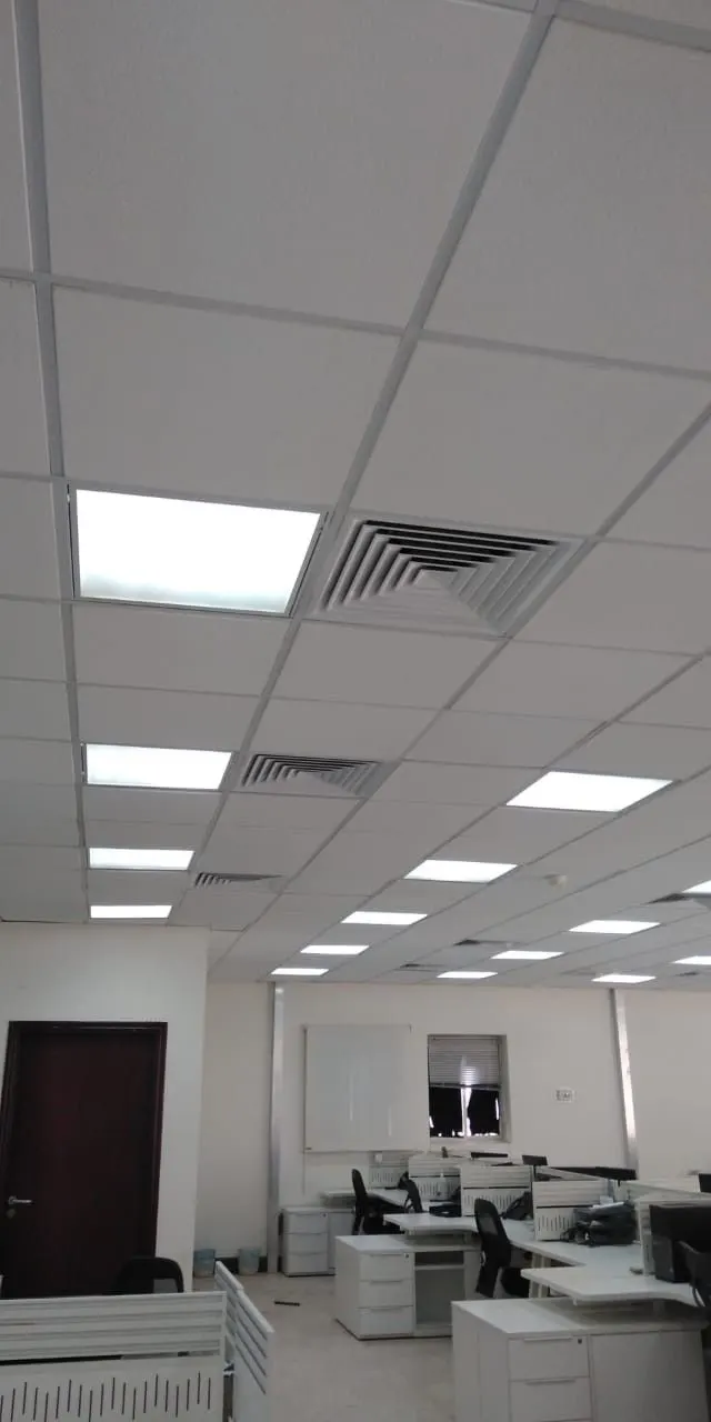 Mineral-fibre grid ceiling on a T-grid frame Mineral-fibre grid ceiling on a T-grid frame